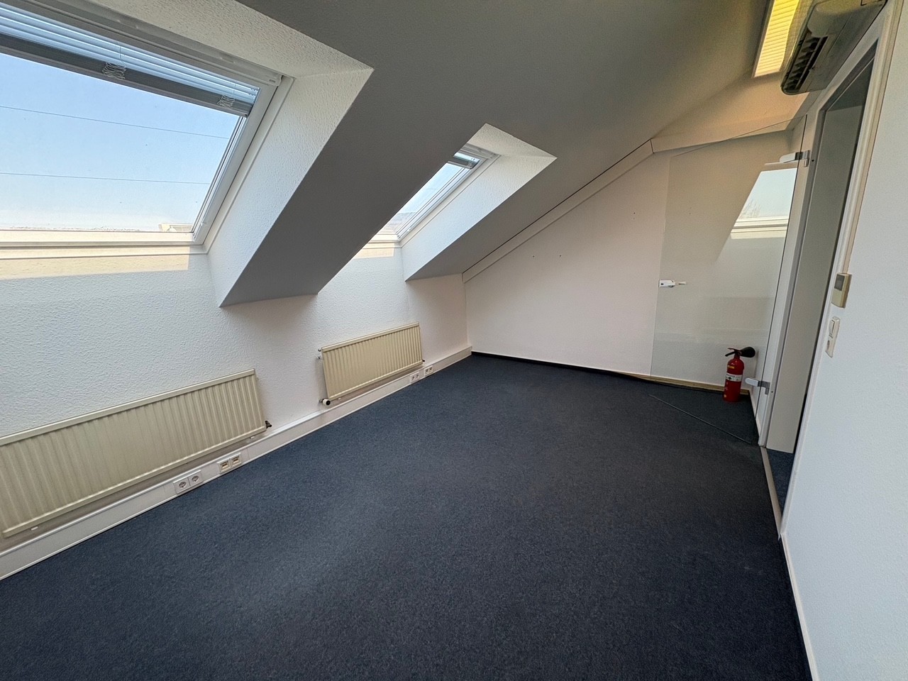 Büro (2) Büro (2)