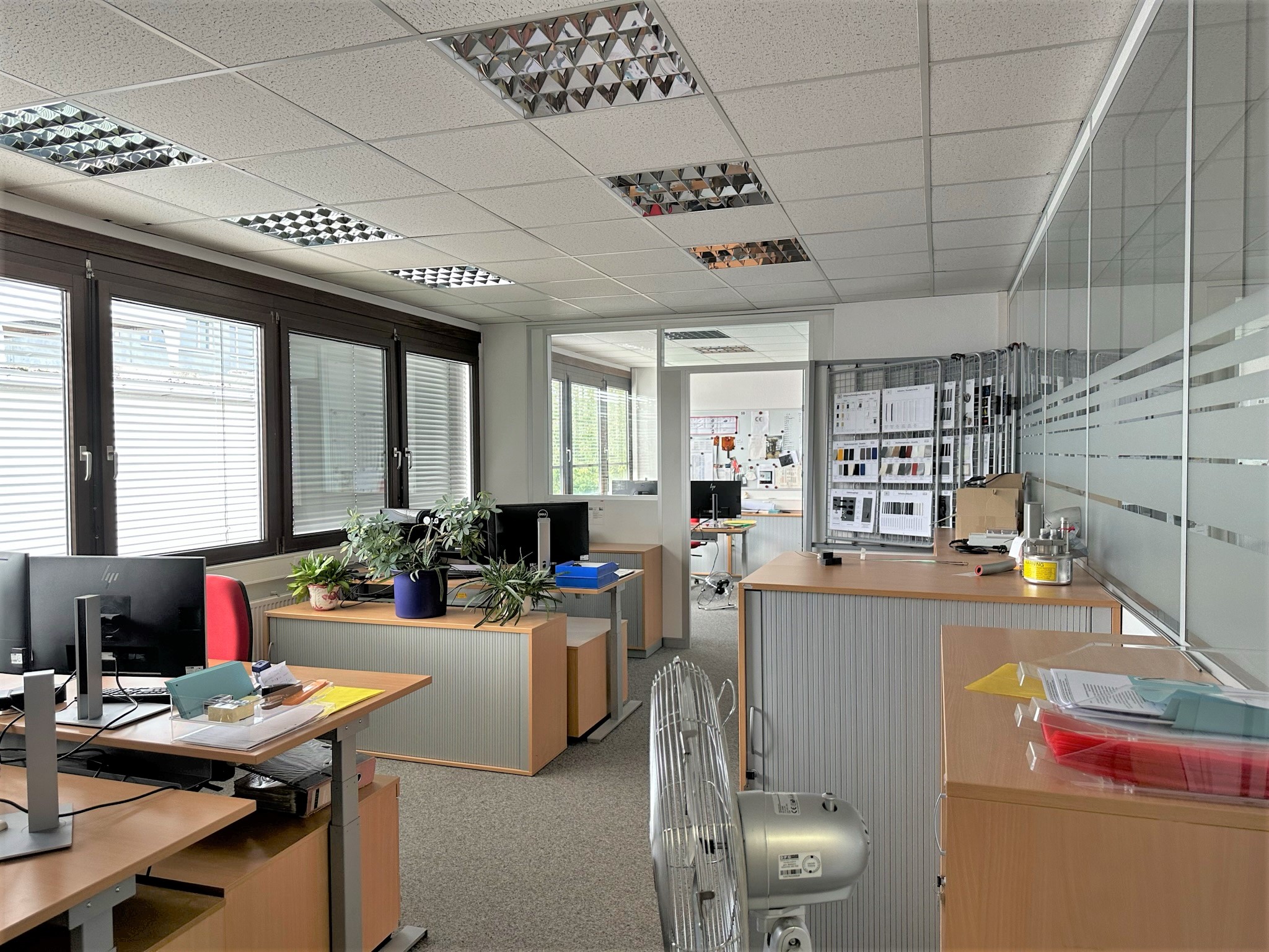 Büro (3) Büro (3)