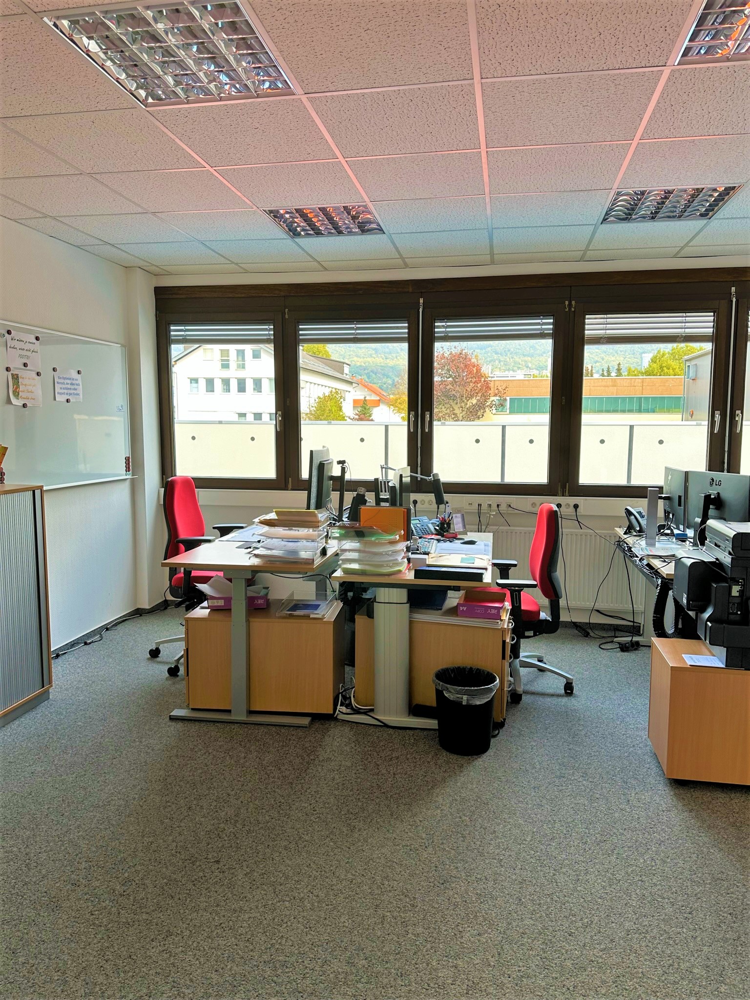 Büro (1) Büro (1)