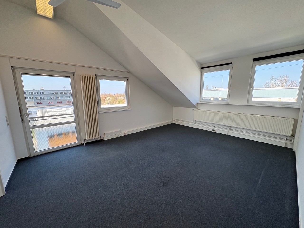 Büro (3) Büro (3)