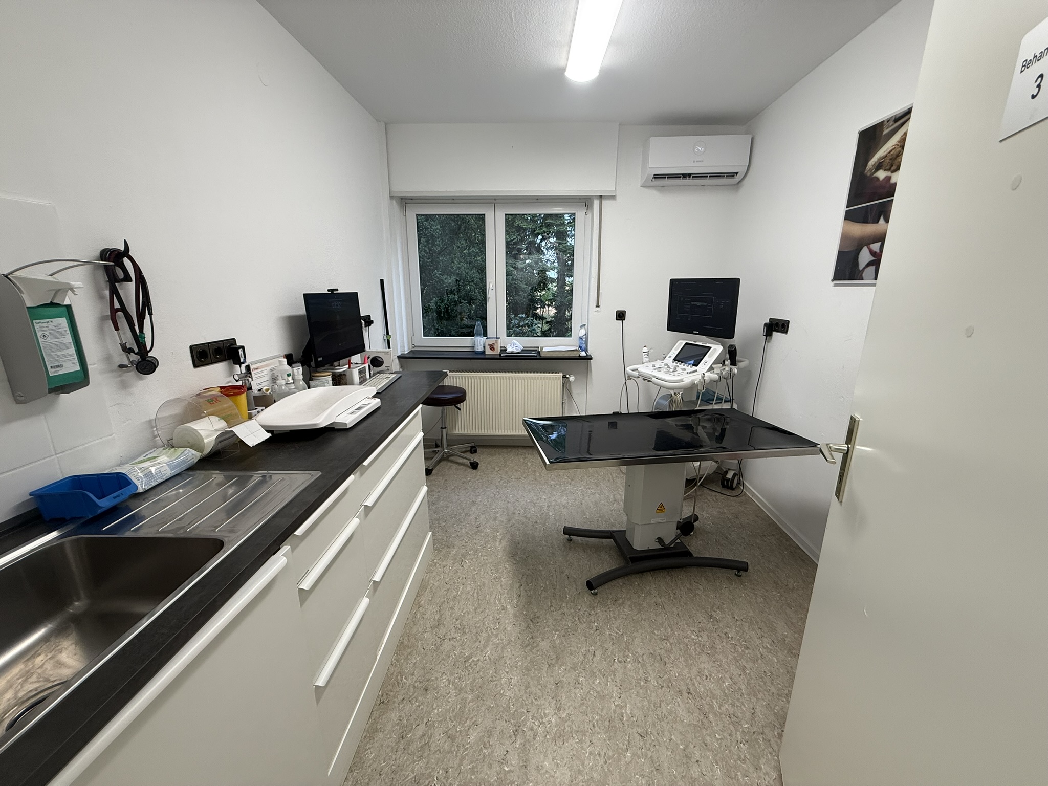 Behandlungszimmer (2) Behandlungszimmer (2)